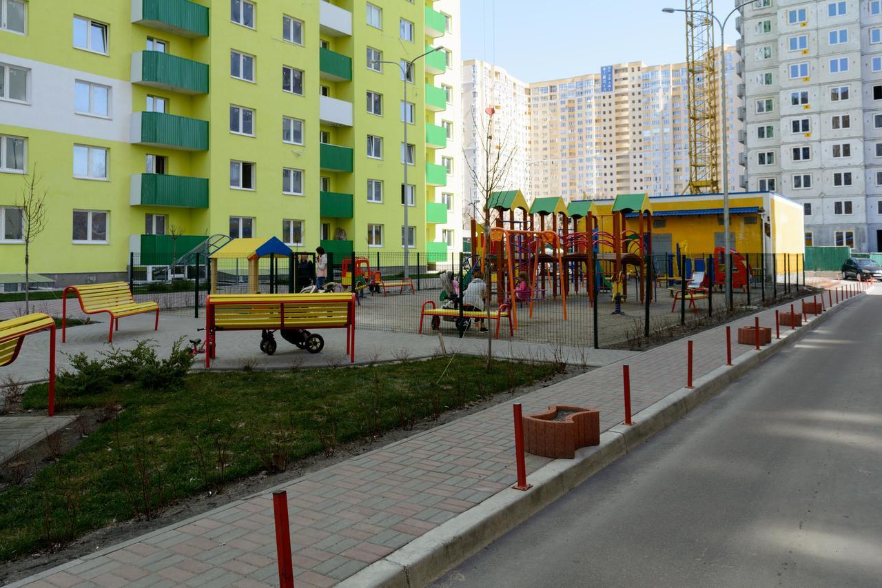Комфортні Мині-Апартаменти Студіо На Юлії Здановської Kyiv Eksteriør billede